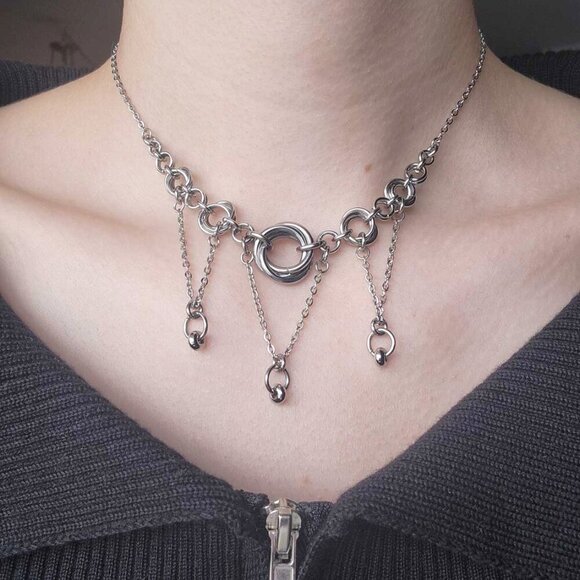 Vintage gothic vampire chandelier choker necklace with a small silver chain - Picture 1 of 7